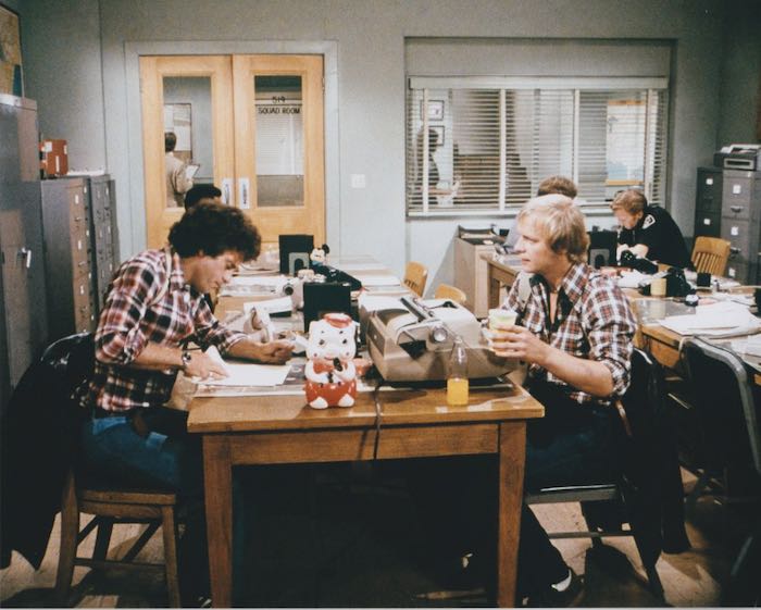 刑事スタスキー&ハッチ デヴィッドソウル 映画 写真 輸入品 8x10インチサイズ 約20.3x25.4cm.