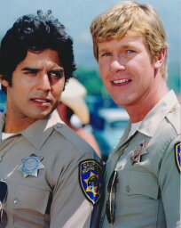 白バイ野郎ジョン&パンチ Chips Larry Wilcox & Erik Estrada 輸入 写真 約20.3x25.4cm