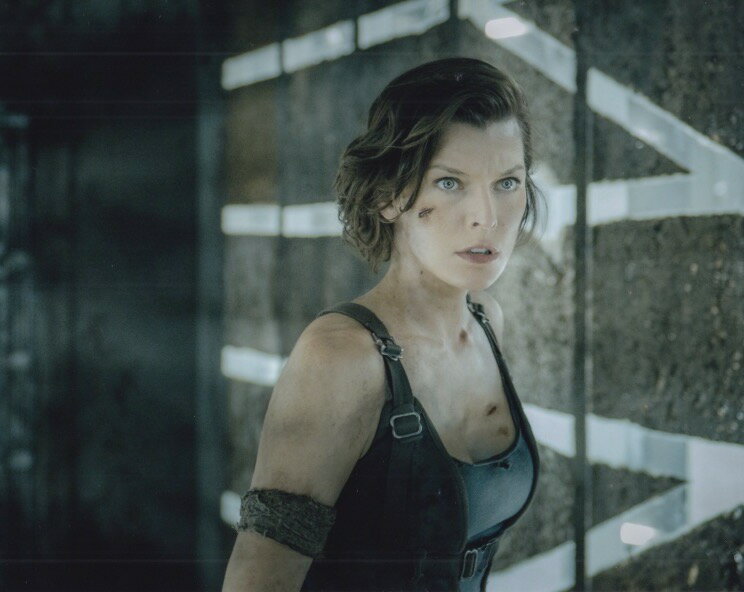 バイオハザード ミラジョヴォヴィッチ Resident Evil Milla Jovovich 映画 写真 輸入品 8x10インチサイズ 約20.3x25.4cm.