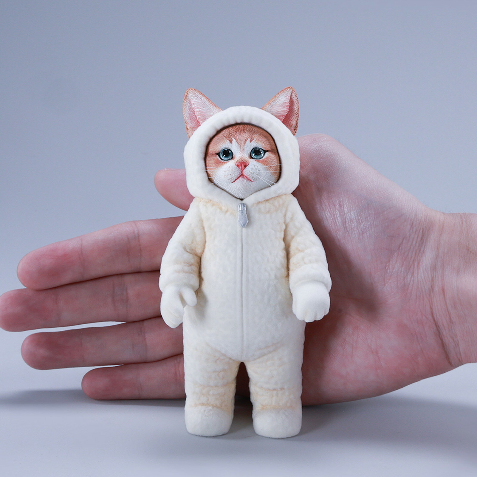 Rakuten - 猫 フィギュア リアル 猫人形 着ぐるみ猫 フード付き ぬいぐるみ風 癒し 動物置物 インテリア 雑貨 可愛い 猫好き プレゼント JXK Studio JXK294