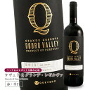 ケヴェド・ドウロワインシリーズ最高ランク「Q」 ケヴェド・Q グランデ・レゼルヴァ 750ml Quevedo Q Grande Reserva &nbsp;店長ヒロノのおすすめコメント!! ケヴェドの中でも最高級シリーズ「Q」。 毎年限定生産品。 生産者は10年熟成可能と予想していますが、今飲んでも充分に美味しいので、10年我慢できるかが問題。。。 ユネスコ世界遺産に登録されたドウロ川沿いに延々に広がるぶどうの段々畑。 世界で類を見ない、特別な場所で作られたストーリーのあるワインをぜひお楽しみください。 ●今後10年熟成するポテンシャル 「今後10年熟成するポテンシャルのあるワインですが、リッチで複雑味のあるワインが好きな方には、今飲んでも充分お楽しみいただけます。」 オスカー・ケヴェド（生産者ケヴェドワインズ3代目）談 ●シリーズ最高級、Quevedoの頭文字「Q」 ケヴェドには3種類のドウロワイン（スティルワイン）があり、一番カジュアルなシリーズが「オスカー」、ワンランク上のシリーズが、オスカーのお姉さんの名前でもある「クラウディア」。 そして最高級のシリーズが、ファミリーネームであるケヴェド（Quevedo)の頭文字「Q」です。 ●最高級のワイン用の「ヴァレ・ダコディーニョ畑」のブドウを使用 ヴァレ・ダゴディーニョ畑は、ドウロ川の左岸に位置し、最高級のワインやポートに使用するぶどうが栽培されています。 その斜度は30‐55度、ポロポロとはがれやすい片岩土壌です。 伝統的なフィールド・ブレンド（混植）。 品種の割合は、概ねトゥーリガ・フランカ40%、ティンタ・ロリス35%、トゥーリガ・ナシオナル10%、ティント・カオン10%、ティンタ・バロッカ5%。 リッチ、フルボディ、かなり複雑なワインに最適です。 ●選りすぐりのぶどうから少量だけ作られる限定品 Q シリーズをリリースする年は、自社畑の中から最高の状態のトゥーリガ・ナシオナル、トゥーリガ・フランカ、ティンタ・ロリスを厳選します。 これらの品種はいずれも芳香なアロマと凝縮感のある 果実味が特徴です。 ●ユネスコ世界遺産に登録された美しいドウロ地方のワイン イベリア半島を横断するドウロ川は全長927キロ。 この川沿いに広がる山岳地帯をドウロ地方と呼び、地球上のワイン生産地方のなかでも最も険しい傾斜地に 昔からブドウが植えられてきました。 2000年、ドウロ川上流地域はユネスコ世界遺産に登録されています。 「2000年も前よりこの地形を活かしてブドウ畑を切り拓き、高品質のワイン（主にポートワイン）を生産してきた伝統、技術、人の営みの進化、そしてそれらを反映する美しい景観」が評価され、ユネスコ世界遺産に登録されました。 ●険しいドウロ渓谷に広がるぶどう畑 ドウロ地方は、総面積25万ha、そのうち4万ha（16％)がぶどう栽培に使われ、その約半分が勾配30度以上の傾斜地となっています。 ぶどうは標高80-550メートルに植えられ、300メートルごとに気温が1.5℃下がると言われています。 ●家族経営のワインメーカー「ケヴェド」 高品質なポートワインとドウロ・ワイン 1990年、祖父の代から始まった家族経営のポートワインメーカー「ケヴェド・ワインズ」。 伝統的な酒精強化ワインのポートワインと、スティルワイン（ドウロ地方なので、ドウロ・ワインと呼びます）を造っています。 ワイン造りの伝統は3世代に渡って引き継がれています。 ●若く意欲的な生産者 生産者ケヴェド・ワインズは、若くて意欲的、そして高品質なポートワインとドウロ・ワインの作り手。 高品質のワイン造りに情熱を持って励んでいます。 現在は3代目のオスカーと、醸造家の姉クラウディアが中心になって、ワイナリーを切り盛りしています。 オスカーは、ワインの素晴らしさを伝えるために、積極的に世界各地に赴いています。 ●誕生日や記念日など、特別な日を彩るとっておきのワイン 大切な人の誕生日や人生の記念日など、特別なお祝いの席でぜひ開けていただきたい、 果実の凝縮感とまろやかな飲み心地が楽しめる、ラクジュアリーなワインです。ケヴェド・ドウロワインシリーズ最高ランク「Q」 10年かけて美味しくなるラグジュアリーなワイン 記念日に開けたい、特別なワイン [生産者] ケヴェド・ワインズ Quevedo Wines [地域] ポルトガル・ドウロ川上流地方 [産地] ドウロDOC　DOC Douro [内容量] 750ml [ブドウ品種] トゥーリガ・ナシオナル、トゥーリガ・フランカ、ティンタ・ロリス [テイスティングノート] リッチで凝縮感のあるパワフルな赤ワイン。ブラックベリーやプラム、そしてスパイスの香りも感じます。口に含むと、色の濃い果物やチョコレートを思わす味わい広がり、長い余韻が楽しめます。 甘口　■■■■■　辛口 軽め　■■■■■　重め Press Comments "The 2015 Q Grande Reserva is half Touriga Nacional, plus 30% Touriga Franca and 20% Tinta Roriz, all aged for 12 months in new French oak. It comes in at 14% alcohol. This is a very refined Grande Reserva, with elegance and a bright feel. It finishes with flavor and a little vanilla from wood. The mid-palate is not fleshy, but it shows good finesse. The tannins are very ripe, not interfering with the overall impression of elegance. This has some room to grow, even though it is approachable right now. Despite the intensity of flavor, it is not even a little jammy. It has a nice crisp edge and is nicely structured.91 Points,M.S, “Wine Advocate”, August 2018 （プレス・コメント訳） Q Grande Reserva 2015 は、トゥーリガ・ナショナルほぼ50％、トゥーリガ・フランカ30%、ティンタ・ロリス 20%で構成されている。12か月フレンチオーク樽熟成、アルコール度数14%。エレガンスと明るさを持ち合わせたエレガンスのあるレゼルヴァワイン。充実したフレーバーとバニラを感じる余韻。口の中は厚みよりも、きれいなエレガンスを楽しめる。タンニンはフレッシュな印象で、全体的なエレガンスにフィットする。すでに美味しく楽しめるが、まだまだ熟成可能。充分の凝縮感があるものの、ジャムっぽさはなく、爽やかな印象をも与える、ストラクチャーがしっかりとしたワイン。「ワイン・アドヴォケート」2018年8月号、MS、91点 [Q シリーズ] Q シリーズをリリースする年は、自社畑の中から最高の状態のトゥーリガ・ナシオナル、トゥーリガ・フランカ、ティンタ・ロリスを厳選します。 これらの品種はいずれも芳香なアロマと凝縮感のある果実味が特徴です。 特別なお祝いの席でぜひ開けていただきたい、リッチで心地よいワインです。 [醸造] 2015年の秋に手摘み収穫後、畑で選果。23℃の定温下で10日間ステンレス醗酵。500Lのフレンチオーク新樽と2年目の樽で12カ月間熟成。2017年6月に瓶詰。 [ワイナリーと畑]「Q」は、最高級のワインやヴィンテージポート、LBVなどに最適な、ヴァレ・ダゴディーニョ畑のぶどうを使っています。 ドウロ川の左岸に位置し総面積20ヘクタール。畑の真ん中には片岩でつくられた家があり、1階は収穫の時に使用する道具の倉庫、2階はテイスティングルームになっています。 ケヴェドは、ドウロ上流地方に、総面積100ヘクタールにおよぶ6つの自社畑を所有しています。ワインの味わいはぶどうの品質に左右され、ぶどうの品質は、育てられた環境に左右されます。「これがベスト」という完璧な環境は存在しないため、品種や植える場所（標高、向き）を変えることで、多様な特徴のブドウを（香りや味わいが異なるぶどうを）育て、ワインの特徴に合わせてブレンドしています。 [輸入元] 株式会社メルカード・ポルトガル &nbsp; ■関連記事 2016.12.16　オスカー来日 &nbsp;