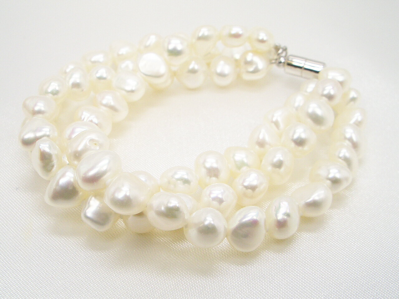 【全品ギフト包装】≪ ボリューム感! ≫ 淡水バロックパール3連ブレスレット 約7.0-7.5mm 真鍮 y-v-025 三重県真珠加工販売協同組合