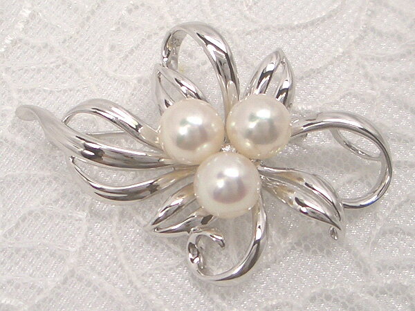 【全品ギフト包装】≪ 人気のフラワーモチーフ ≫ アコヤ真珠ブローチ 約7.5mm SV y-b-041 三重県真珠加工販売協同組合