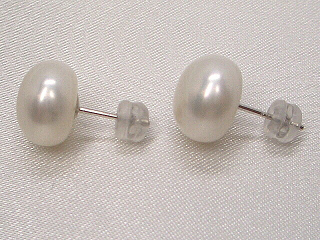 【全品ギフト包装】≪ ぷっくり ≫ 淡水ボタンパールピアス 約12.0mm K14WG y-i-380 三重県真珠加工販売協同組合