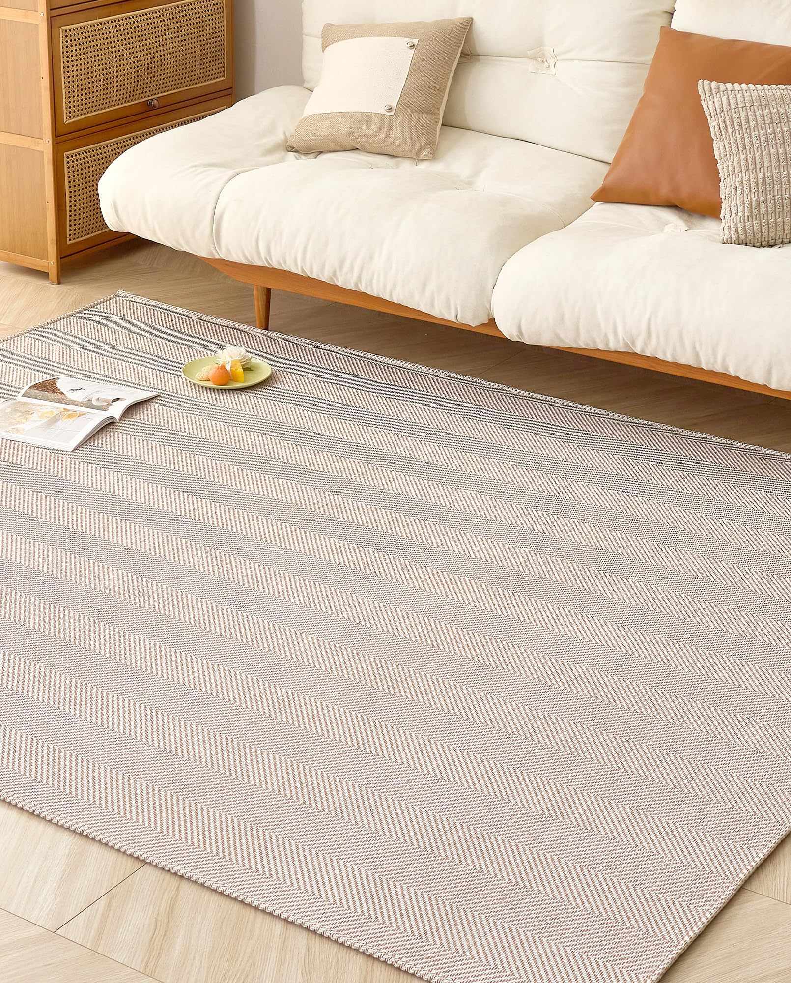 VK Living ラグ カーペット 130X190cm ラグマット 1.5畳 【大人の雰囲気 ヘリンボーン柄】 無地調 オールシーズン おしゃれ 絨毯 素肌にやさしい 北欧 ホットカーペット対応 リビング マット 滑り止め 幾何柄 床保護 防音 モカ