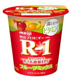 ☆賞味期限：当店発送日から11日〜13日 ご注意！ ◆こちらの商品は「要冷蔵（10℃以下）」になりますので、クール便での配送となります。 ◆通常商品との同梱はできませんのでご了承ください。 ◆送料無料の対象外となります。 ◆要冷蔵商品ですので、商品到着後は冷蔵庫での保管をおねがいします。 ◆宅配ボックスへのお届けは不可になります。 ◆ご不在時は、出来るだけ早めに再配達依頼をしてください。 ◆商品発送メール送信後のキャンセルはお受けできませんのでご了承ください。 強さひきだすR-1乳酸菌EPS入りの脂肪0タイプのヨーグルトに、ビタミンA、C、Eを配合し、りんごや桃などの果肉や果汁入りで、甘みと酸味のバランスの良いあじわいのフルーツヨーグルト。 エネルギー 76kcal たんぱく質 4.9g 脂質 0g 炭水化物 14.1g 食塩相当量 0.16g カルシウム 158mg ビタミンA 30～151µg ビタミンC 3.8～8.1mg ビタミンE 0.25～0.50mg