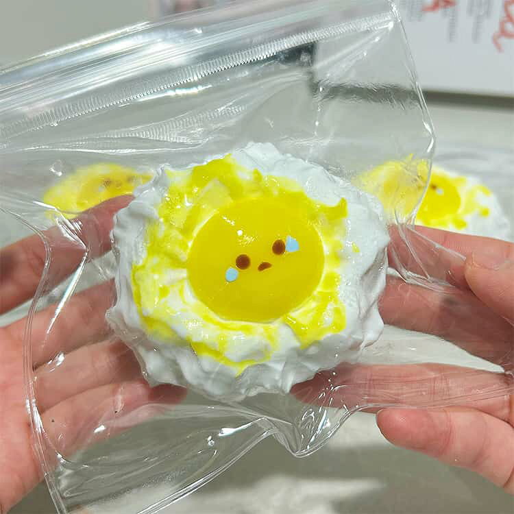 子供 水感スクイーズ たまご ぷにぷに 本物そっくり ストレス解消 焼き玉 クイーズ 卵 クリーム おしゃれ ふわふわおもちゃ 大人 非常に弾力性がある 握って遊ぶ 癒し もちもち 水感 泥感 スクイーズ玩具 スクイーズおもちゃ フード 焼き玉 食べ物 玩具 mrich333-10008014 m-Rich サンプル画像2