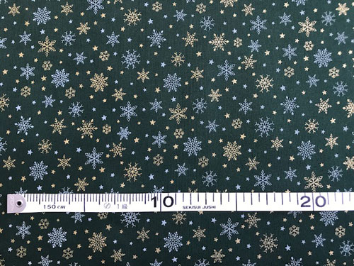 パッチワーク 生地 クリスマスプリント グリーン地にゴールド&グレーの雪の結晶 ：数量1＝10cm