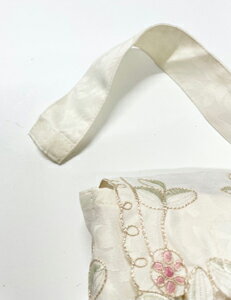 【ティッシュボックスカバー】 下げられるティッシュボックスカバー / ローズ (ホワイト)