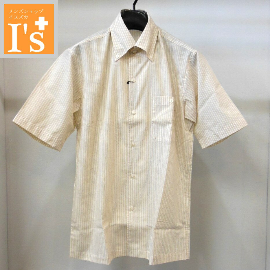 【サイズ】・【色】・【素材】【サイズ】：　 【М（ゆったり）】【L（ゆったり）】 【色】：　くすみベージュ（淡いベージュ） 【素材】：　綿80％　麻20％ （日本製）サイズ寸法【М（ゆったり）】サイズ着用です。 寸法は目安です。 お手持ちのアイテムと比べてみてくださいね。 【М（ゆったり）】着丈74cm肩幅46cm胸廻り110cm袖丈27cm 【L（ゆったり）】着丈78cm肩幅48．5cm胸廻り120cm袖丈28．5cm注意モニターの発色の具合によって実際のものと色が若干異なる場合があります。 　 実店舗との共同アイテムのため、時間差による 欠品がでてしまった時は、申し訳ありません。こんな時に大活躍!!【タウンカジュアル】・【ゴルフやマリンなどスポーツ】・【レジャー】・【旅行】・【おしゃれしたい時】・【かっこいいと言われたい時】に、大活躍する子達がそろってますよ～。 ぜひ、トップページに遊びに来てくださいね!!店長のひとり言この子の特徴は、くすみ系淡いベージュの色使いや、綿麻でとても軽い生地で肌当たりも優しいですよ！ちょっと大きめのボタンダウン衿で、淡いストライプ柄がおしゃれですよね。フォーマルからカジュアルとパンツの組み合わせで表情を変化させてくれますよ。クールビズでも活躍してくれそうですね！ ※メーカー希望小売価格はメーカー商品タグに基づいて掲載しています。雰囲気・色出しがおしゃれですよね！色んなタイプのパンツで、コーディネートに差をつけかっこいいです！この子の特徴は、くすみ系淡いベージュの色使いや、綿麻でとても軽い生地で肌当たりも優しいですよ！ちょっと大きめのボタンダウン衿で、淡いストライプ柄がおしゃれですよね。フォーマルからカジュアルとパンツの組み合わせで表情を変化させてくれますよ。クールビズでも活躍してくれそうですね！ 関連商品はこちら40%OFF【春夏 お買い得 OUTLETSALE】HIK...40%OFF【春夏 お買い得 OUTLETSALE】LAZ...40%OFF【春夏 お買い得 OUTLETSALE】LAZ...40%OFF【春夏 お買い得 OUTLETSALE】HIK...