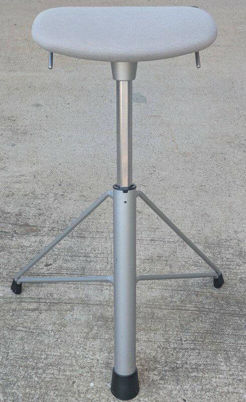 Rakuten - 【中古】 オカムラ ハイポジションスツール （立ち作業用チェアとしても使えます） ガス圧昇降 93HCAA　グレー