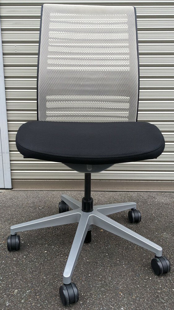 Steelcase Thinkチェア肘なし(3Dニット)【中古】