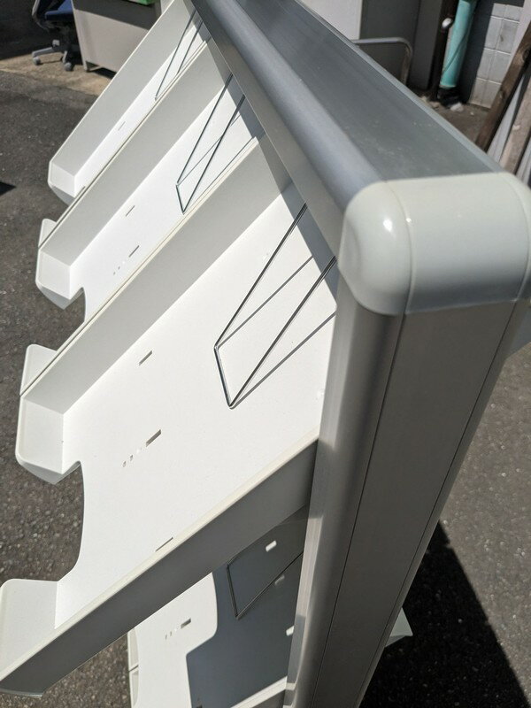 【中古】 イトーキ パンフレットスタンドA4判対応 3列4段【夜間や日曜日・祝日の配達はできません。】【個人宅へのお届け不可商品です。】*予備1