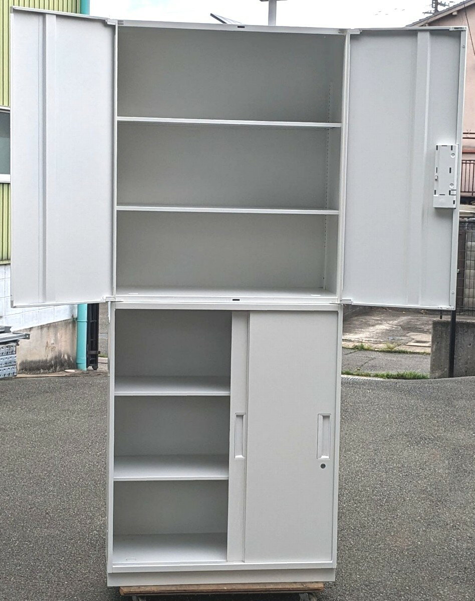 【中古】 TOYOSTEEL 両開き書庫+3枚扉書庫ホワイト色 上下組 それぞれ鍵2本付き【個人宅へのお届け不可商品です。】【日曜・祝日・夜間配達不可】 [3]