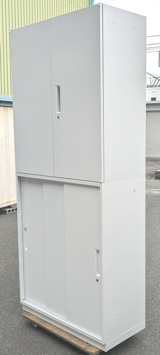 【中古】 TOYOSTEEL 両開き書庫+3枚扉書庫ホワイト色 上下組 それぞれ鍵2本付き【個人宅へのお届け不可商品です。】【日曜・祝日・夜間配達不可】 [2]