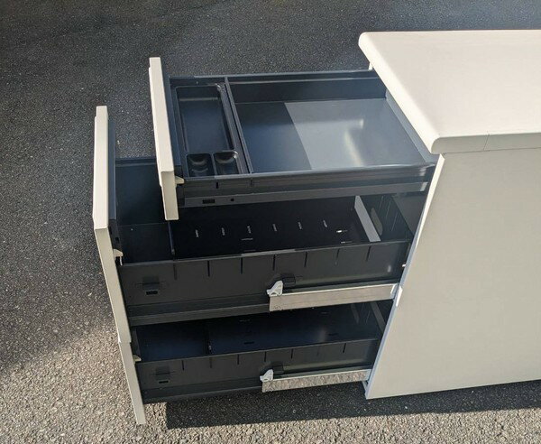 【中古】 プラス 3段脇デスク W400,D700,H720ミリ ホワイト色【中古】【鍵2本付】