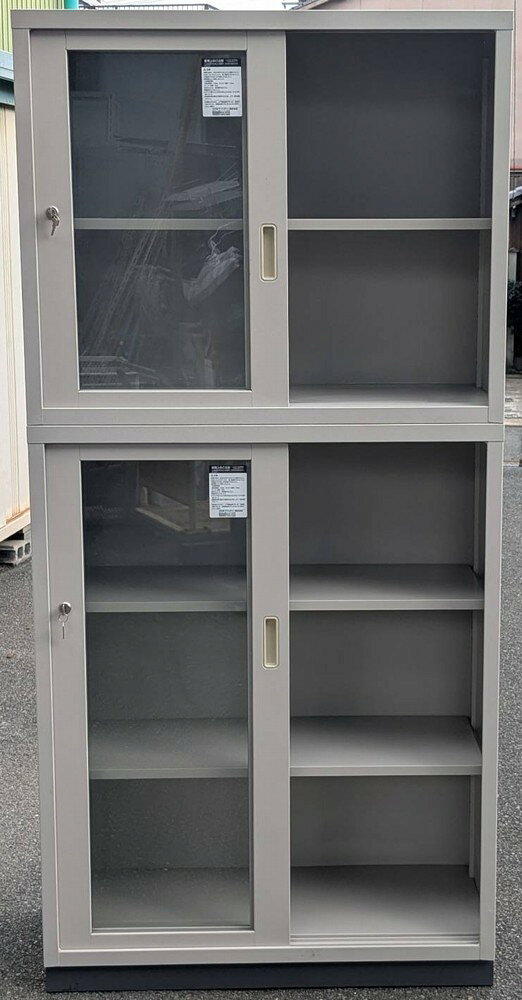 【中古】 コクヨ A4ファイル対応書庫ガラス扉 引き違い書庫 上下組 それぞれ鍵2本付きナチュラルグレー色【個人宅へのお届け不可商品です。】【日曜日、祝日配達不可】 [2]
