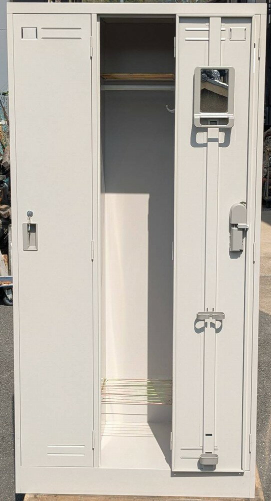 【中古】 コクヨ シリンダー錠タイプ 3人用ロッカー（各扉鍵2本付） LK-3F1