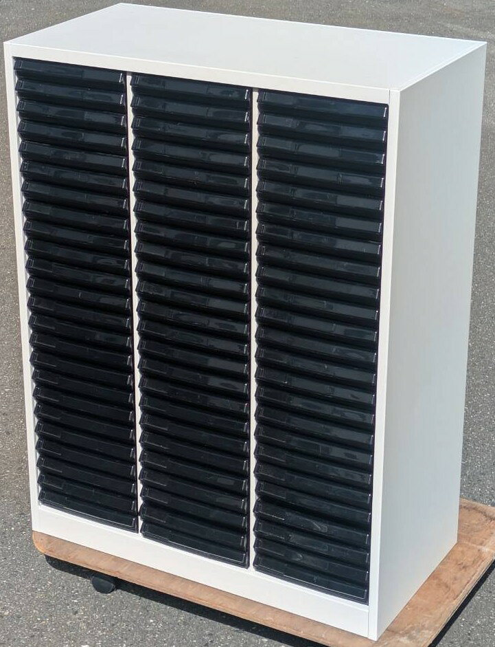 Rakuten - 【中古】 ウチダ スモークトレーキャビネット 本体：オフホワイト色（書類整理プラスチックキャビネット）A4・3列24段（浅型タイプ）W800,D400,H1050ミリ