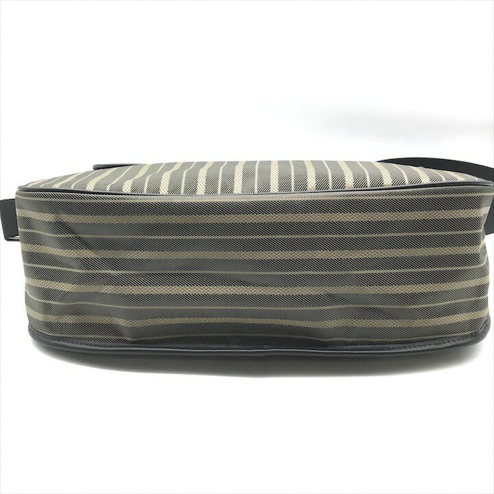 【中古】美品 HUNTING WORLD ハンティングワールド メッセージ ショルダー バッグ 斜め掛け ナイロン ストライプ マグネット カーキ メンズ k3881