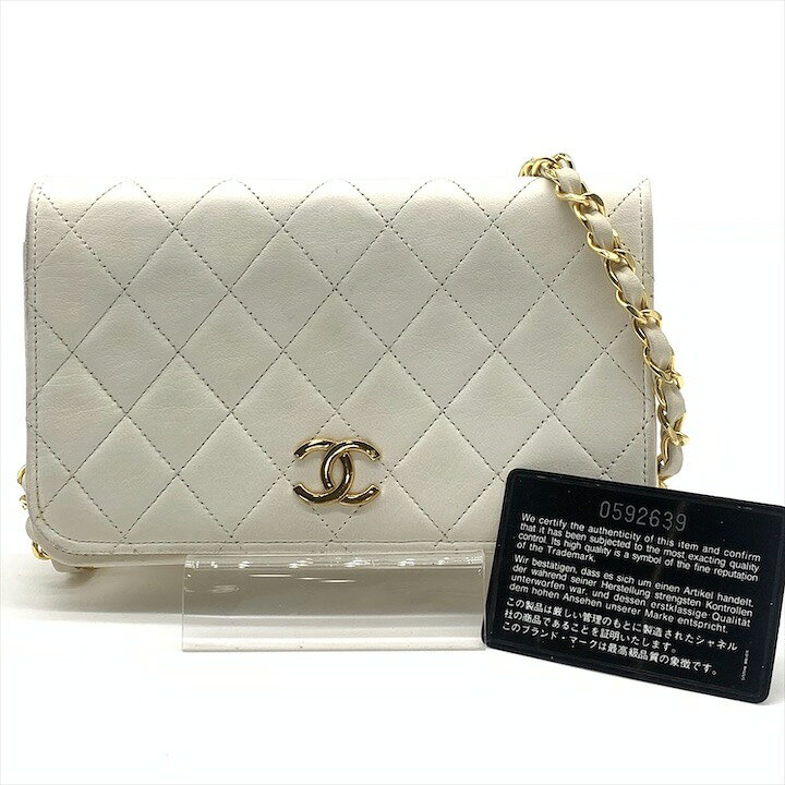 人気の白✴︎CHANEL✴︎ハーフムーン チェーンショルダーバッグ✴︎マトラッセ 楽天市場】シャネル 【CHANEL】 ハーフムーン チェーンウォレット