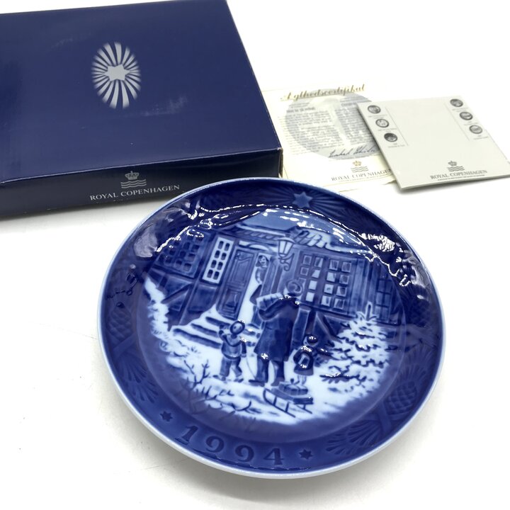 Rakuten - 【中古】未使用保管品 Royal Copenhagen ロイヤルコペンハーゲン 1994年版 イヤープレート お皿 ブルー お父さんとお買い物 記念プレート c456