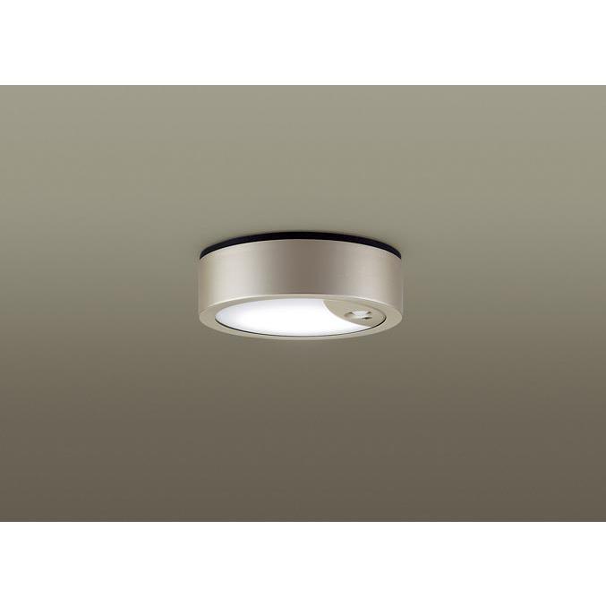 LGWC51542 LE1LED内蔵、電源ユニット内蔵光源◆LED（昼白色タイプ）　◆色温度：5000 K　◆光源寿命40000時間（光束維持率70％）寸法・質量◆幅：φ149 mm　◆高：47 mm◆質量：0.8 kg仕様◆器具光束：780 lm　◆電圧：100 V　◆消費電力：8.1 W　◆消費効率：96.2 lm/W◆【プラスチックカバー】プラチナメタリック◆天井直付型、拡散タイプ◆Ra83◆PaPIRs・明るさセンサ付◆壁スイッチ切替（センサ←→連続点灯）◆点灯照度調