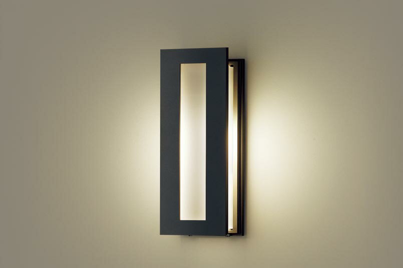 パナソニック LGWC85075BU LEDポーチライト 壁直付型 電球色 防雨型 FreePaお出迎え 省エネ型 明るさセンサ付 白熱電球40形1灯相当 ランプ付(同梱)