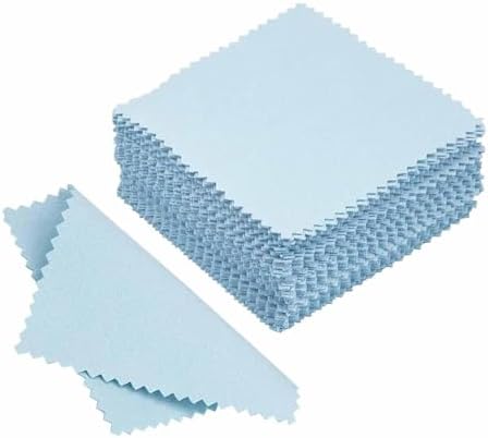 【仕様】 色：ライトブルー サイズ：8cm×8cm 内容：50枚 【優れた素材】 柔らかい生地に微粒子の研磨剤を含む超極細繊維を使用しています。 銀製品の小さな汚れを取り除き、ツヤ出しに最適です。 柔らかく、耐久性があり、汚れにくいです。 【磨きやすさ抜群】 シルバーの表面を軽く拭くだけで、黒ずみを瞬時に取り除けます。 日常的なケアに最適で、貴金属の本来の輝きを簡単に取り戻せます。 【持ち運びに便利】 軽量デザインで、ポケットやバックパックに簡単に入ります。 外出時やパーティーの前にサッと準備ができ、どこでもシルバー磨きが可能です。 【幅広い用途】 ネックレス、リング、時計の傷消し、貴金属品、宝石、楽器など、 銀製品や925シルバー製のアクセサリー、ジュエリー、液晶画面などを拭くことができます。【仕様】 色：ライトブルー サイズ：8cm×8cm 内容：50枚 【優れた素材】 柔らかい生地に微粒子の研磨剤を含む超極細繊維を使用しています。 銀製品の小さな汚れを取り除き、ツヤ出しに最適です。 柔らかく、耐久性があり、汚れにくいです。 【磨きやすさ抜群】 シルバーの表面を軽く拭くだけで、黒ずみを瞬時に取り除けます。 日常的なケアに最適で、貴金属の本来の輝きを簡単に取り戻せます。 【持ち運びに便利】 軽量デザインで、ポケットやバックパックに簡単に入ります。 外出時やパーティーの前にサッと準備ができ、どこでもシルバー磨きが可能です。 【幅広い用途】 ネックレス、リング、時計の傷消し、貴金属品、宝石、楽器など、 銀製品や925シルバー製のアクセサリー、ジュエリー、液晶画面などを拭くことができます。