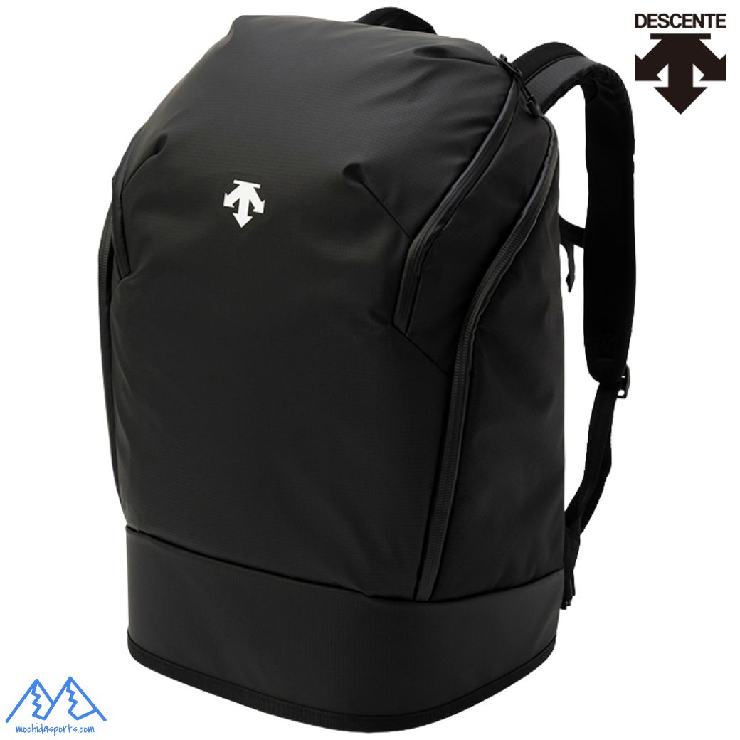 DESCENTE SKI BACK PACK スキーシーン用に開発されたブーツ、ヘルメット、ゴーグル等、必要なアイテムを収納できるバックパック。 DISCで研究された、重心を上げる特殊な構造により、肩の負担を軽減します。ウエストベルトを装着すればよりフィット感が増し、移動時の左右の揺れを軽減します。ウエストベルトは取り外し可能な仕様。 正面の表生地はナイロンリップストップで強度に優れたポリカーボネイト加工を施し、サイドと底は1680Dのポリエステル生地にはっ水加工を施しています。溶けた雪が染み込みにくいように止水ファスナーを使用。(完全防水ではありません) ブーツスペース底部は、雪や泥で汚れても取り外して洗えるデタッチャブル仕様。 大きく開くメインコンパートメント仕様になっており、インサイドポケットが豊富で、荷物の収納がしやすく便利。 Material:表地A:NYLON R/STOP WR/PU CABONATED　ナイロン/ポリカーボネイト加工 / 表地B:1680D　ポリエステル　
