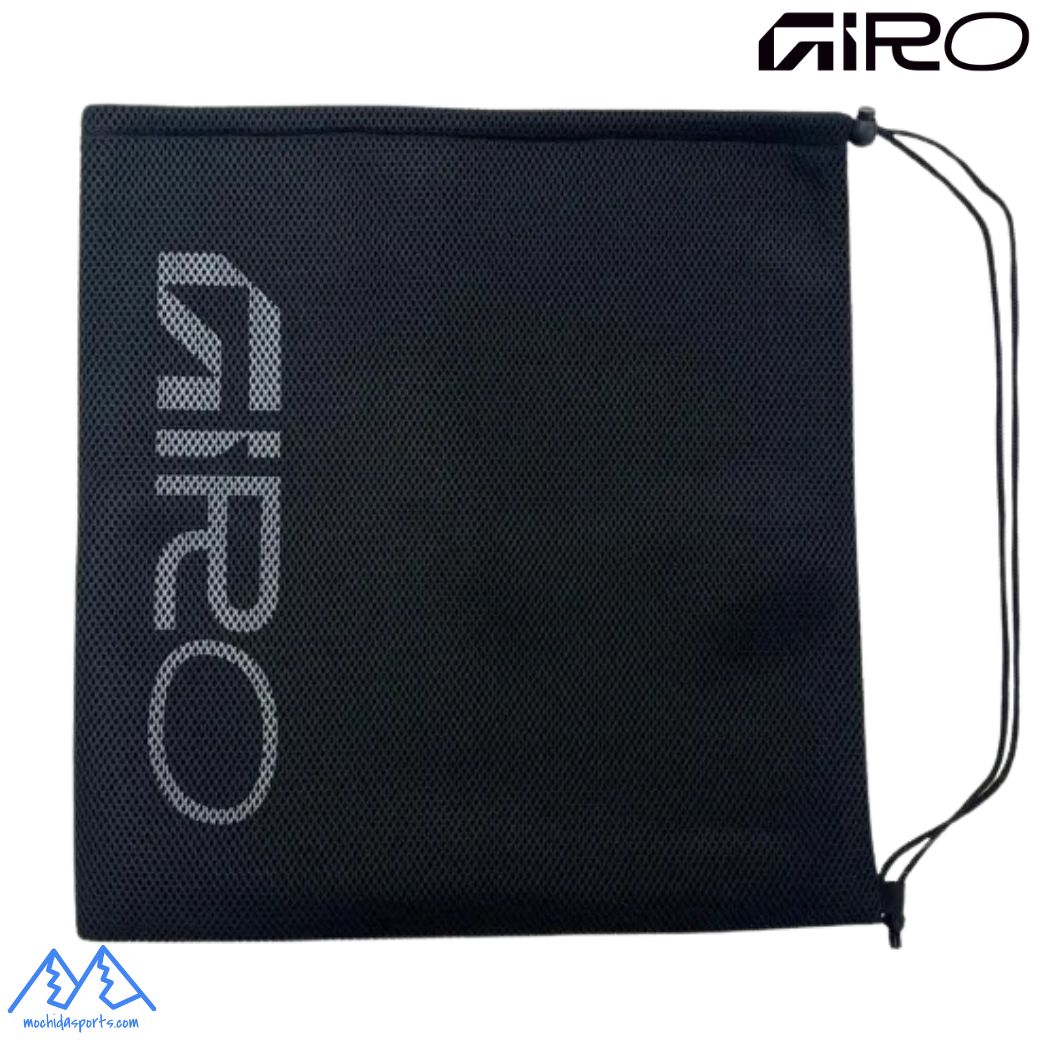 GIRO HELMET BAG ヘルメット収納バッグ サイズ：44×40cm カラー：ブラック ***配送について*** こちらの商品をご購入の際は、ゆうパケット配送 [送料無料]にて承ります。 ご希望の場合はカートの配送方法より ゆうパケット をお選びください。 概ね発送日の翌々日にお届けいたしますが、郵便受投函のため到着日・お時間のご指定の対応はできません。　