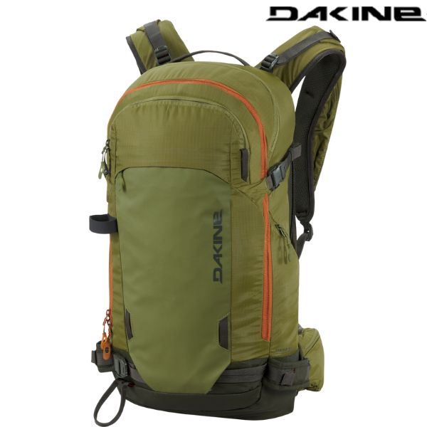 DAKINE POACHER 32L 軽量かつ頑丈な高密度リサイクルナイロンを採用した32リットルのスノーパック。 スノーボードやスキー板の搭載が可能です。 バックパネルからアクセスできるメインコンパートメントと180度に大きく開くオーガナイザーポケットを備えた2層式。 ゴーグル専用ポケットやヘルメットキャリーに加え、サイドやショルダー部分、腰ストラップなど手の届きやすい場所にジップポケットを配し、細かなツールの収納にも困らない機能性に優れたモデルです。 リサイクル高密度ナイロン 100% 対角/ Aフレーム（スキー）/スプリットボードキャリー 垂直スノーボードキャリー メイン収納にバックパネルからアクセス可能 収納可能なヘルメットキャリー フリース裏地付きゴーグルポケット ハンディ無線セット収納ボックス スノーツール/シャベルポケット スプリットボードポールとピッケルキャリーループ サイド＆ヒップベルトポケット 除雪に優れた成形バックパネルとパッド入りヒップベルト リバースブルウエストベルト 胸ストラップにレスキューホイッスル付属 【32L】 61×30×20cm　1.5kg　