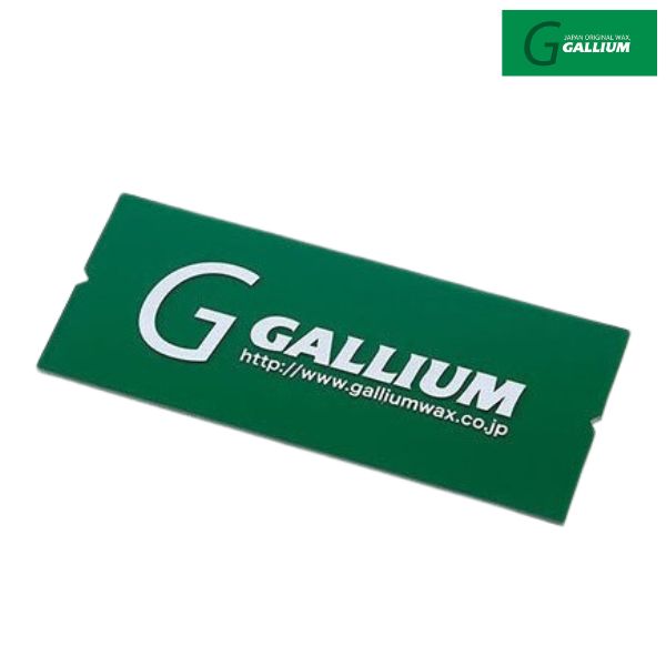 ガリウム GALLIUM スクレーパー M ●サイズ：145×60×3mm ワックススクレーピングや古いワックスのはぎ取りに使用。 エッジのワックスも取り除けるエッジスクレーパー付。 ***配送について*** こちらの商品をご購入の際は、ゆうパケット配送 [送料 300円]にて承ります。 ご希望の場合はカートの配送方法より ゆうパケット をお選びください。 概ね発送日の翌々日にお届けいたしますが、郵便受投函のため到着日・お時間のご指定の対応はできません。　