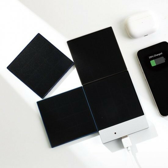 国内正規品 Solar Brick ソーラーブリック 超軽量・超薄型ソーラー充電器 ソーラーブリック 4枚セット 電源なしでスマホやバッテリー充電 2