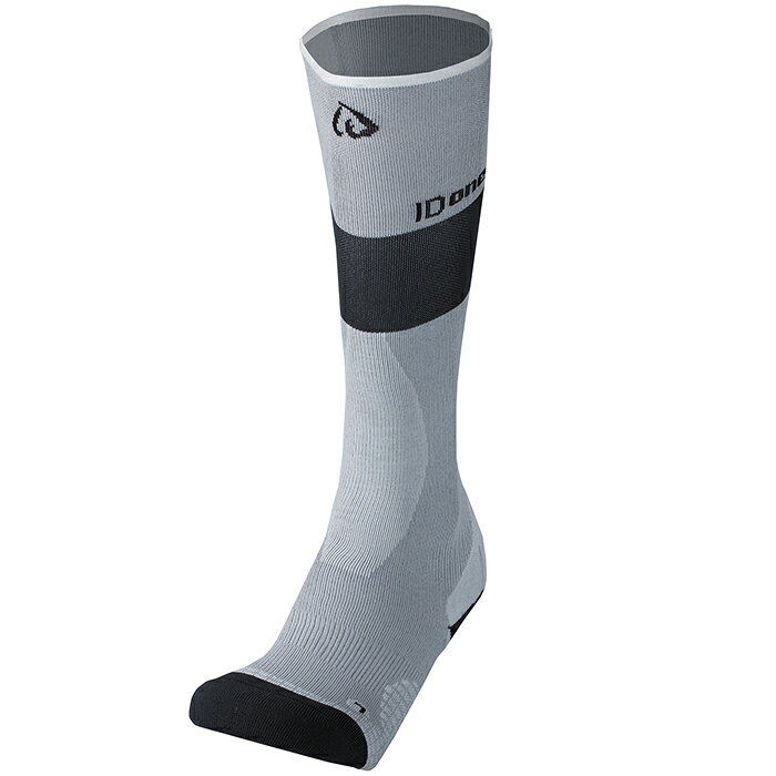 ID one sports SKI SOCKS GLOBAL ●カラー：ホワイト/グレー ●サイズ：M（22-25cm）, L（25.5-28cm） ●素材：ポリエステル71% ポリウレタン29% ソフトコンプレッションタイプのスキーソックスです。 フリーカフ技術により、ふくらはぎ周りの締め付けを軽減し、 長時間の滑走でも快適な履き心地を保ちます。 シンプロテクション構造を採用し、ブーツの当たりやすいスネ部分をソフトにガード。 また No sewing line（縫い目ゼロ設計）により、縫い目のゴロつきが気にならず、 ストレスのないフィット感を実現しました。 衝撃を吸収してアキレス腱を保護する3Dニット構造を採用し、 左右非対称デザインで足首に正確にフィットします。 さらに、滑り止め効果と安定性を高めるインテリジェントグリップにより、 滑走時のズレを抑え、スキーパフォーマンスをサポートします。ID one sports SKI SOCKS GLOBAL ●カラー：ホワイト/グレー ●サイズ：M（22-25cm）, L（25.5-28cm） ●素材：ポリエステル71% ポリウレタン29% ソフトコンプレッションタイプのスキーソックスです。 フリーカフ技術により、ふくらはぎ周りの締め付けを軽減し、 長時間の滑走でも快適な履き心地を保ちます。 シンプロテクション構造を採用し、ブーツの当たりやすいスネ部分をソフトにガード。 また No sewing line（縫い目ゼロ設計）により、縫い目のゴロつきが気にならず、 ストレスのないフィット感を実現しました。 衝撃を吸収してアキレス腱を保護する3Dニット構造を採用し、 左右非対称デザインで足首に正確にフィットします。 さらに、滑り止め効果と安定性を高めるインテリジェントグリップにより、 滑走時のズレを抑え、スキーパフォーマンスをサポートします。