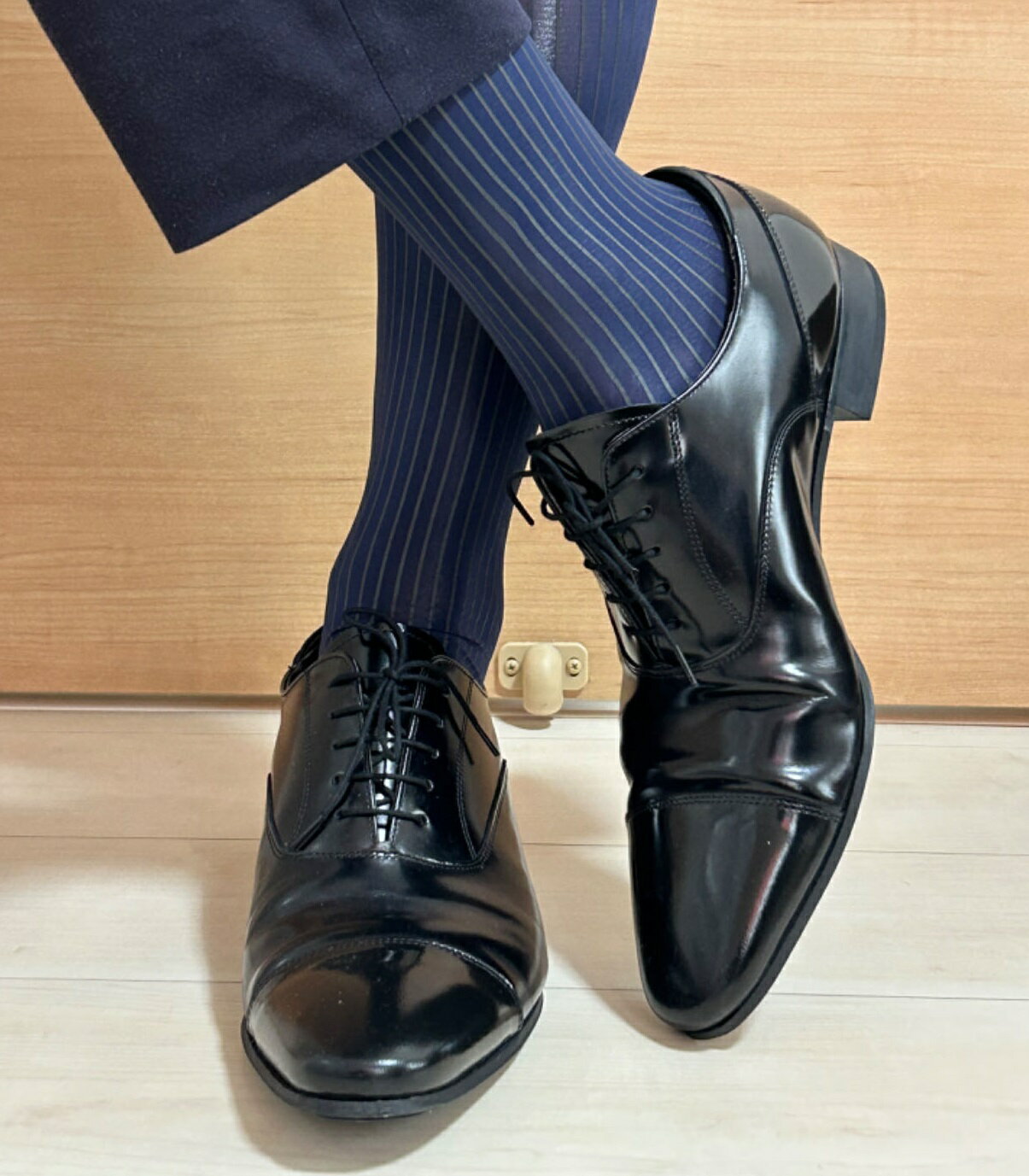 メンズハイソックス 　メンズセクシーソックス　ネイビーストライプ柄　メンズシースルーソックス　メンズフォーマル　男性用靴下