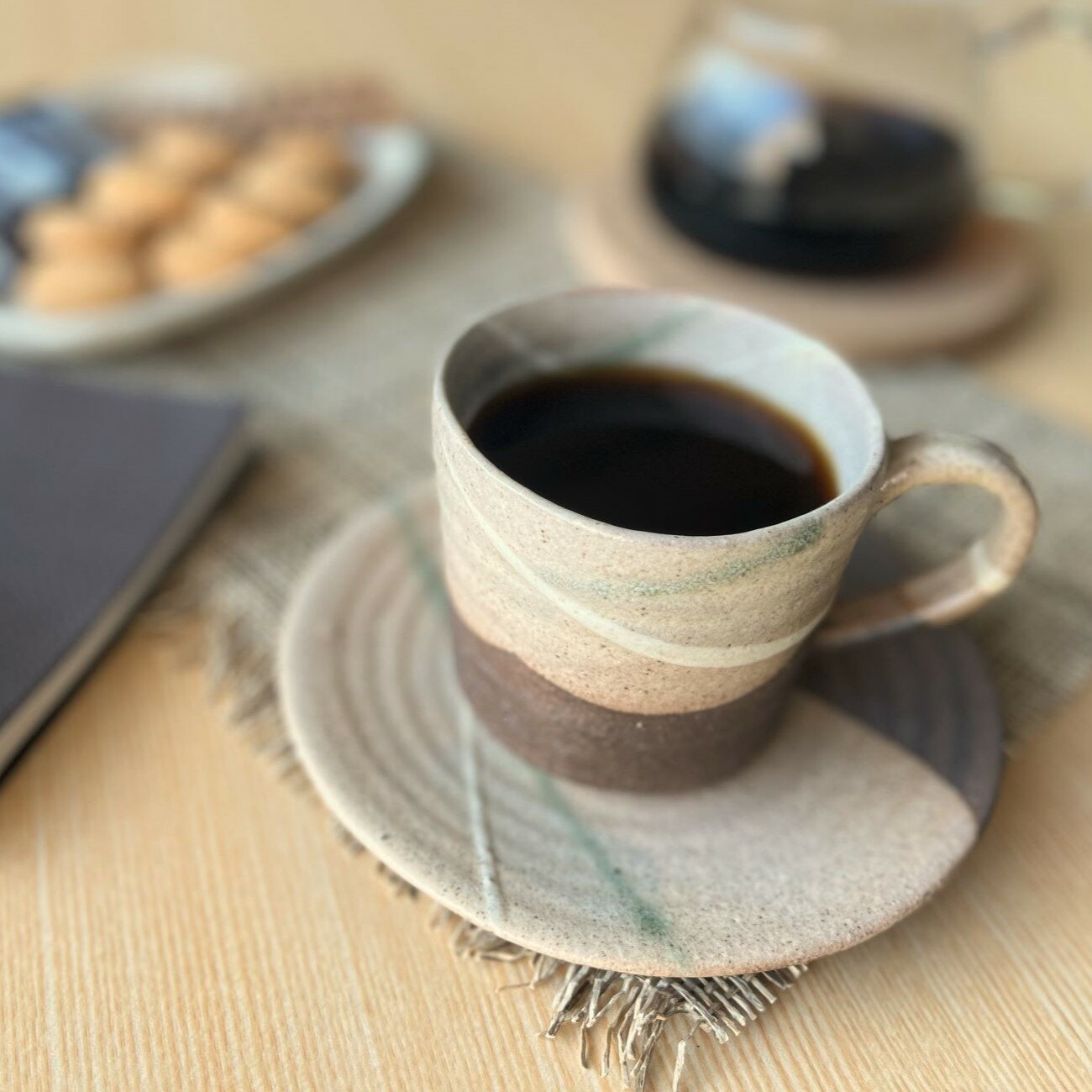 【信楽焼】コーヒーカップ ソーサーセット ブラウン ライン おしゃれ きれい 渋め 土感 陶器 誕生日 敬..