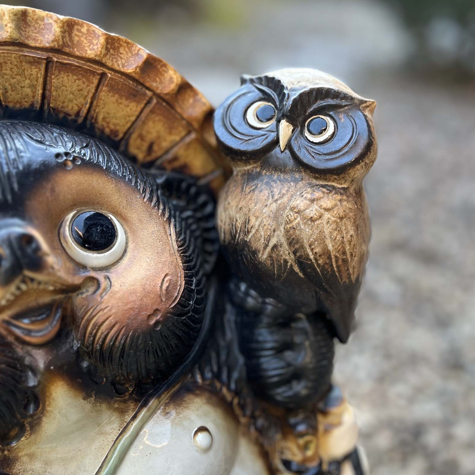 ふくろう・招き猫付き狸 かわいい ふくろう 招き猫 置物 陶器 信楽焼 たぬき 和風 インテリア 開運グッズ 縁起物 プレゼント 贈り物に [2]