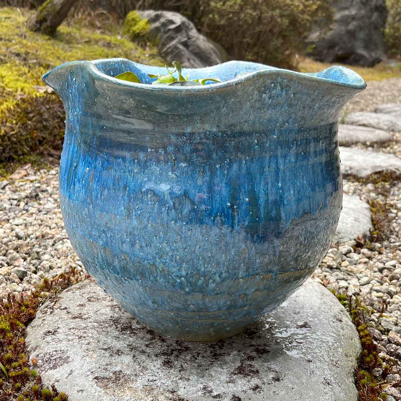 信楽焼総合販売 陶やの【信楽焼】メダカ鉢 蒼ガラス波口 水蓮鉢 金魚鉢 ハス鉢 直径35cm 和風 ガーデニング アクアリウム ビオトープ作りに メダカ・金魚の飼育に ty070-10｜アングル2