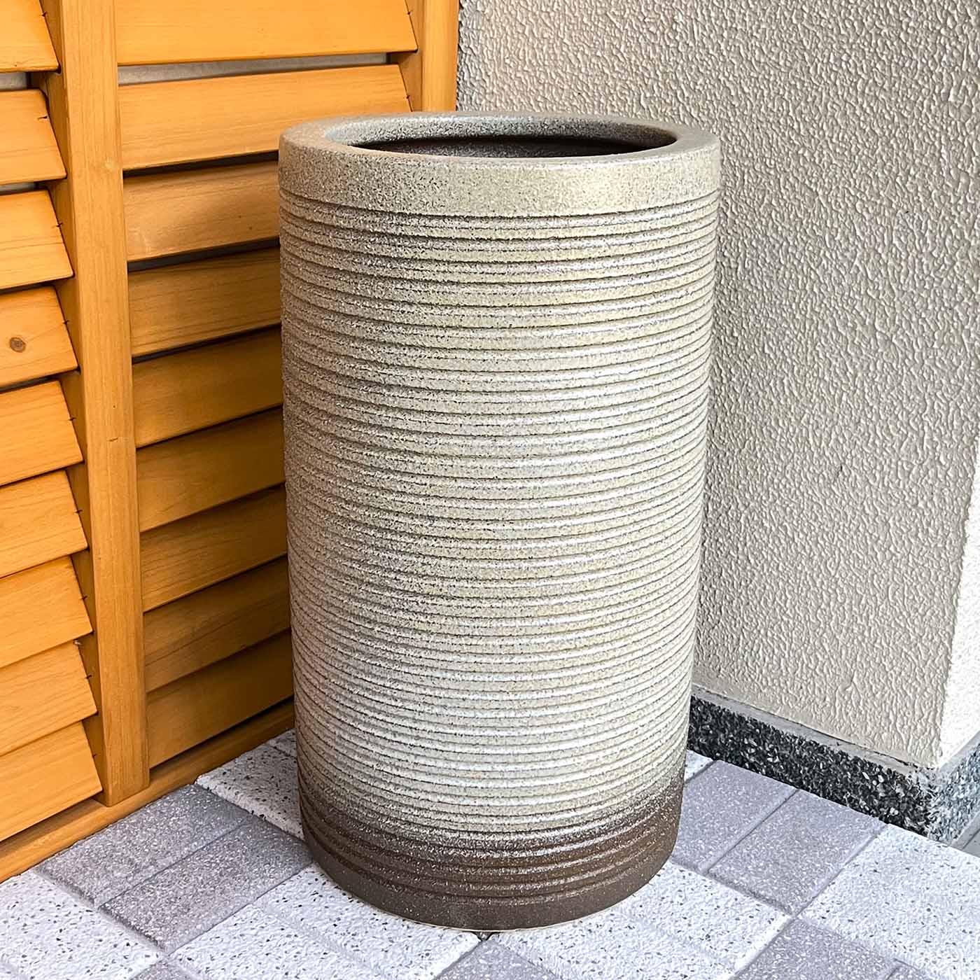 【信楽焼】チタン千段傘立 おしゃれ モダン コンパクト スリム 屋外 室内 玄関 新築祝い 引っ越し祝い 開店祝い 各種贈り物に♪