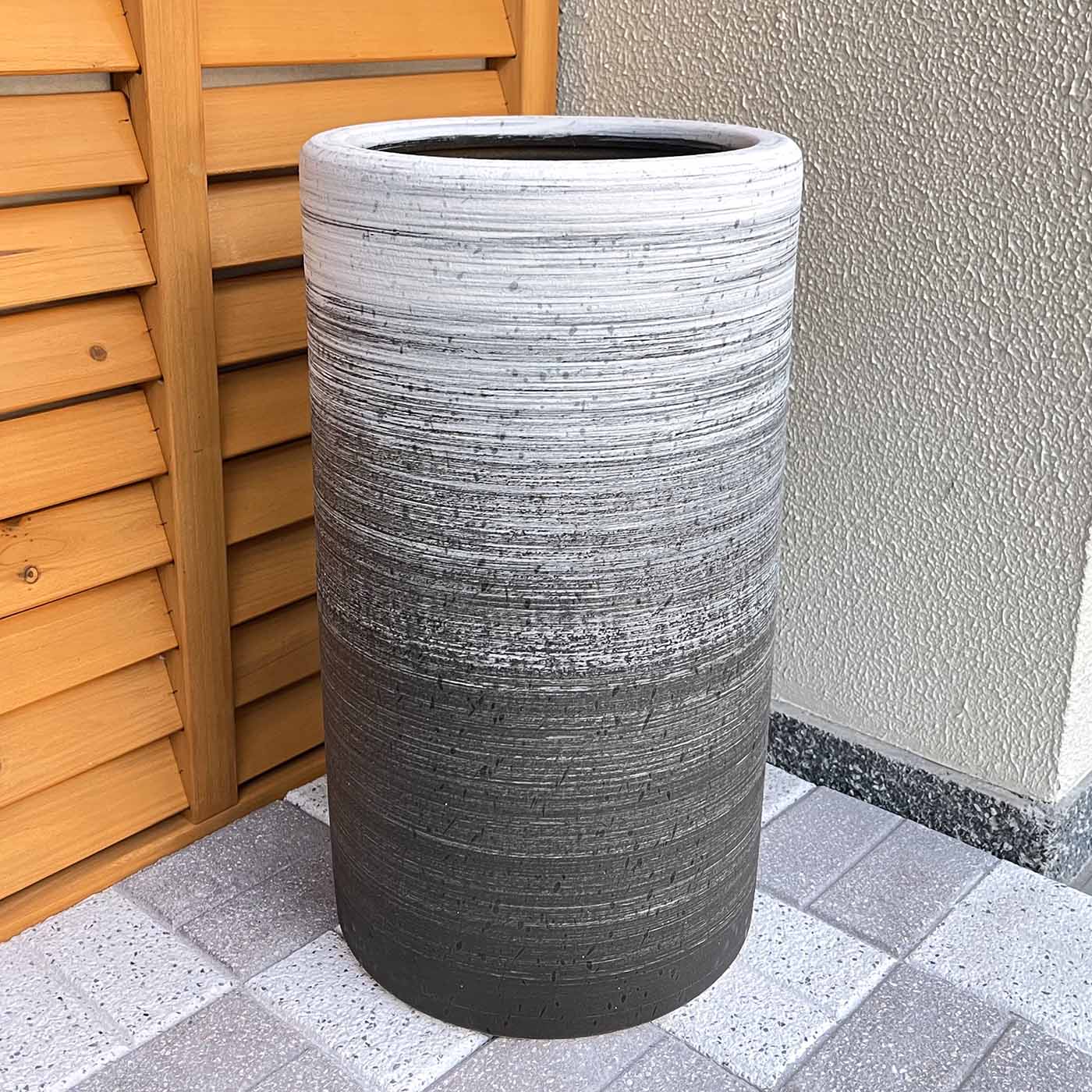 乐天商城 - 【新着】 【信楽焼】刷毛目傘立 おしゃれ モダン コンパクト スリム 屋外 室内 玄関 新築祝い 引っ越し祝い 開店祝い 各種贈り物に♪