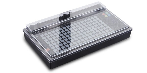 対応機種：Squarp Instruments / Hapax材質：　　ポリカーボネートカラー：　Smoked clear原産国：　イギリス＜Decksaverについて＞2008年にDJ機器を保護するための製品の開発をスタート。Decksaverのカバーは、それぞれのDJ機器に合うように特別に設計されており、防弾ガラスでも採用されている非常に丈夫なプラスティック素材であるポリカーボネイトで作られているので、強靭でいて、軽量、しかも厚さを薄く抑えることができました。Decksaverは、イギリスでのプラスチックデザインにおける40年以上の工学技術と最新の知識を用いて設計、製造されています。※画像はイメージです。機材本体は付属しません。【ご注意事項（3点）】1．個数明記のない商品は全て「1点」販売です。商品説明に明記するもの以外は付属しません。2．商品画像がリニューアル前の商品画像となっている場合等ございます。リニューアル前後の区別（商品バージョン等）が重要な商品については、前もってメールにてお問合せ下さい。3．商品画像には使用イメージが含まれます。また、写真撮影時の光の入り具合やモニターの発色によって多少お色味が異なる場合がございます。※上記に起因するご返品はお受けできませんのであらかじめご了承下さい。関連キーワード：dj ケーブル 機材 ケース スタンド パーツ カートリッジ 交換針 エフェクター コントローラー スクラッチ ソフト ターン シェル ヘッド テーブル イコライザー クリーナー マット デスク テーブル レコード 音源 機器 道具 練習 cd edm rekordbox usb windows アナログ アンプ おすすめ スピーカー セット つまみ ディスク デジタル トラック ビート ブース フリー ヘッドフォン ヘッドホン ミキサー 一式 DJ & VJ DJ用ケース・スタンド 各種プレーヤー・DJミキサー用ケース