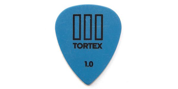 ■ギター用ピック■TORTEX T3■厚さ：0.50mm0.60mm0.73mm0.88mm1.0mm1.14mm1.35mm1.5mm【ご注意事項（3点）】1．個数明記のない商品は全て「1点」販売です。商品説明に明記するもの以外は付属しません。2．商品画像がリニューアル前の商品画像となっている場合等ございます。リニューアル前後の区別（商品バージョン等）が重要な商品については、前もってメールにてお問合せ下さい。3．商品画像には使用イメージが含まれます。また、写真撮影時の光の入り具合やモニターの発色によって多少お色味が異なる場合がございます。※上記に起因するご返品はお受けできませんのであらかじめご了承下さい。関連キーワード：acoustic gt ジャズ ソフト チューナー アクセサリー アコースティック アコギ アンプ バッグ エレキ おすすめ ギター カバー ベース ハード 機材 弦 入門 練習 ミニ エントリー クラシック 椅子 レフティ アンプ 内蔵 ジャガー ムスタング ストラト テレキャス テレキャスター レスポール ストラップ 革 布 スタンド キャビネット 真空管 ケース ペグ ブリッジ ピン ネジ ピック バラ セット モデル 枚 サムピック ギター ピック ピック・ティアドロップ