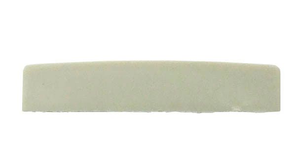 ■ギター用ナット■TUSQ（タスク）■エクストラジャンボタイプ■ブランクナット■サイズ・Width（幅）：約4.88mm・Length（長さ）：約48.39mm・Height（高さ）：約9.52mm〜メーカーサイトの解説より〜TUSQ/タスクは、最も効果的にサウンドを向上させることが出きることで、世界中のトップ・ルシアーやギターメーカーが挙って採用しています。TUSQのナットやサドルは骨や合成素材では得られない、さらに象牙にも勝るとも劣らないクリアーでリッチなサウンドとサスティーンが得られます。TUSQのナットとサドルは、絃振動を最も効率的にボディーに伝達するようにデザインされています。結果的に、弾けるような高音から豊かな低音まで、アコースティックな鳴りをロスなく引き出します。倍音成分も骨に比べて遥かに優れ、部品によって失われていた素晴らしいサウンドを取り戻すことが出来ます。アコースティックギターの場合は、ナット、サドル、ブリッジピン、この3つの部品を取りそろえることで最大の効果が得られます。※1取り付けの際は、楽器の状態に合わせた加工が必要となります。※2サンドペーパーなどで簡単に加工できますが、基本的には専門のギターテクニシャンに付けてもらうことを推奨致します。※3弊社にて、ギター/ベースパーツの取り付け確認、取り付け保証は承っておりません。予めご了承の上、ご検討頂きます様お願い申し上げます。【ご注意事項（3点）】1．個数明記のない商品は全て「1点」販売です。商品説明に明記するもの以外は付属しません。2．商品画像がリニューアル前の商品画像となっている場合等ございます。リニューアル前後の区別（商品バージョン等）が重要な商品については、前もってメールにてお問合せ下さい。3．商品画像には使用イメージが含まれます。また、写真撮影時の光の入り具合やモニターの発色によって多少お色味が異なる場合がございます。※上記に起因するご返品はお受けできませんのであらかじめご了承下さい。関連キーワード：acoustic gt アクセサリー アコースティック アコギ アンプ エレキ エントリー おすすめ カバー 革 ギター クラシック ジャガー ジャズ ストラト ソフト チューナー テレキャス テレキャスター 布 ネジ ハード ピン ブリッジ ベース ペグ ミニ ムスタング レスポール レフティ 機材 入門 練習 プレート パーツ トグル レバー スイッチ ストラップ ネック ポット コンデンサー ボリューム ノブ 電子 PU カバー ギター ギターパーツ ギター用ナット