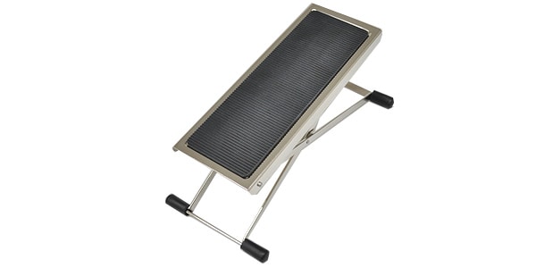 ■ギター用フットレスト■ニッケルシルバー■6段階調節(約119-264mm)■サイズ25*9.8cm■重量0.6kg【ご注意事項（3点）】1．個数明記のない商品は全て「1点」販売です。商品説明に明記するもの以外は付属しません。2．商品画像がリニューアル前の商品画像となっている場合等ございます。リニューアル前後の区別（商品バージョン等）が重要な商品については、前もってメールにてお問合せ下さい。3．商品画像には使用イメージが含まれます。また、写真撮影時の光の入り具合やモニターの発色によって多少お色味が異なる場合がございます。※上記に起因するご返品はお受けできませんのであらかじめご了承下さい。関連キーワード：acoustic gt ジャズ ソフト アウラ アクセサリー アコースティック アコギ アンプ バッグ エレキ おすすめ ギター カバー ベース ハード 機材 弦 入門 練習 ミニ エントリー クラシック サイレント レフティ アンプ 内蔵 ジャガー ムスタング ストラト テレキャス テレキャスター レスポール ストラップ 革 布 スタンド キャビネット 真空管 ケース ペグ ブリッジ ピン ネジ ピックアップ PU ピック バラ セット ギター ギター用アクセサリー ギター演奏用椅子