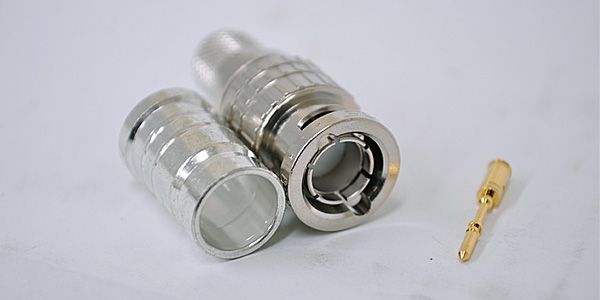 ■タイプ：BNCコネクター■75Ω■圧着式■適合ケーブル：L6CHD■圧着ダイス：TCD-67HD【ご注意事項（3点）】1．個数明記のない商品は全て「1点」販売です。商品説明に明記するもの以外は付属しません。2．商品画像がリニューアル前の商品画像となっている場合等ございます。リニューアル前後の区別（商品バージョン等）が重要な商品については、前もってメールにてお問合せ下さい。3．商品画像には使用イメージが含まれます。また、写真撮影時の光の入り具合やモニターの発色によって多少お色味が異なる場合がございます。※上記に起因するご返品はお受けできませんのであらかじめご了承下さい。関連キーワード：BNC ケーブル ピン DMX MIDI Y チェッカー インサーション プロテクター ラップ ビデオ AV コンセント コネクター コネクタ XLR キャノン プレート ミニプラグ ステレオ スピコン パッチベイ バナナプラグ フォン レセプタクル 接点復活剤 kure 接点 復活 変換 アダプター スピーカー リール AES USB FIREWIRE イーサコン オプティカル コアキシャル デジタル RCA TRS コンポジット メス オス CANARE スネーク マルチ パッチ ケーブル・コネクター各種 コネクター BNCコネクター