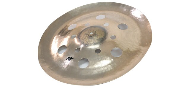 ■シンバル■チャイナ、12ホール■20"■PCLシリーズ【ご注意事項（3点）】1．個数明記のない商品は全て「1点」販売です。商品説明に明記するもの以外は付属しません。2．商品画像がリニューアル前の商品画像となっている場合等ございます。リニューアル前後の区別（商品バージョン等）が重要な商品については、前もってメールにてお問合せ下さい。3．商品画像には使用イメージが含まれます。また、写真撮影時の光の入り具合やモニターの発色によって多少お色味が異なる場合がございます。※上記に起因するご返品はお受けできませんのであらかじめご了承下さい。関連キーワード：シンバル sabian zenn クラッシュ セット ジルジャン セイビアン ドラム パイステ ハイハット マイネル ミュート スプラッシュ チャイナ ライド スネア スナッピー パーツ ソナー sakae ヘッド tama pearl カノウプス ludwig グレッチ パール dw ラディック おすすめ ブラシ マーチング タム インチ ラック ケース フープ フロア スティック ソフト ハード パーカッション ペダル 消音 パッド 練習 ビーター クリーナー ドラム&パーカッション シンバル チャイナ