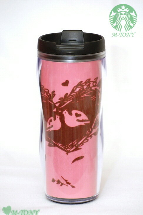 「大切な人に想いを伝える」ピンクのボディに茶のフェルト地でハート・鳩・羽がデザインされています。 ⇒ プラスチックのタンブラーです。 ⇒ 350ml(12oz) ⇒ その他： 商品の性質上、細かな擦れ 等がある場合があります。　