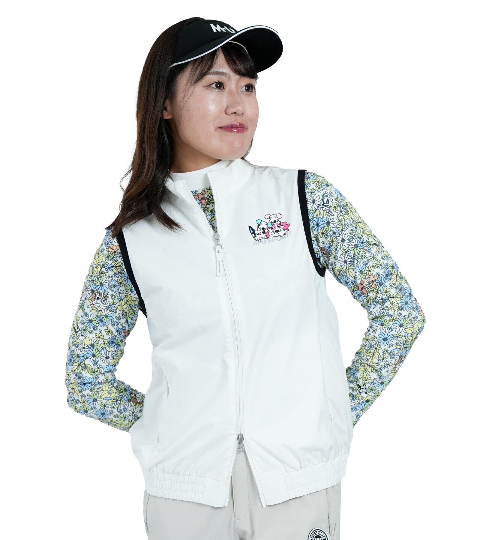 [MU SPORTS] ゴルフ レディース ストレッチウェザーベスト 高機能 撥水加工 UVカット 軽量 動きやすい アウター おしゃれ ホワイト ブラック サイズ40 42 44 701R6312 誕生日 プレゼント ギフト！オールシーズン活躍する優秀ベスト！