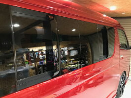 ハイエース200系2ピースサイドウィンドウバイザー(ダークスモーク)